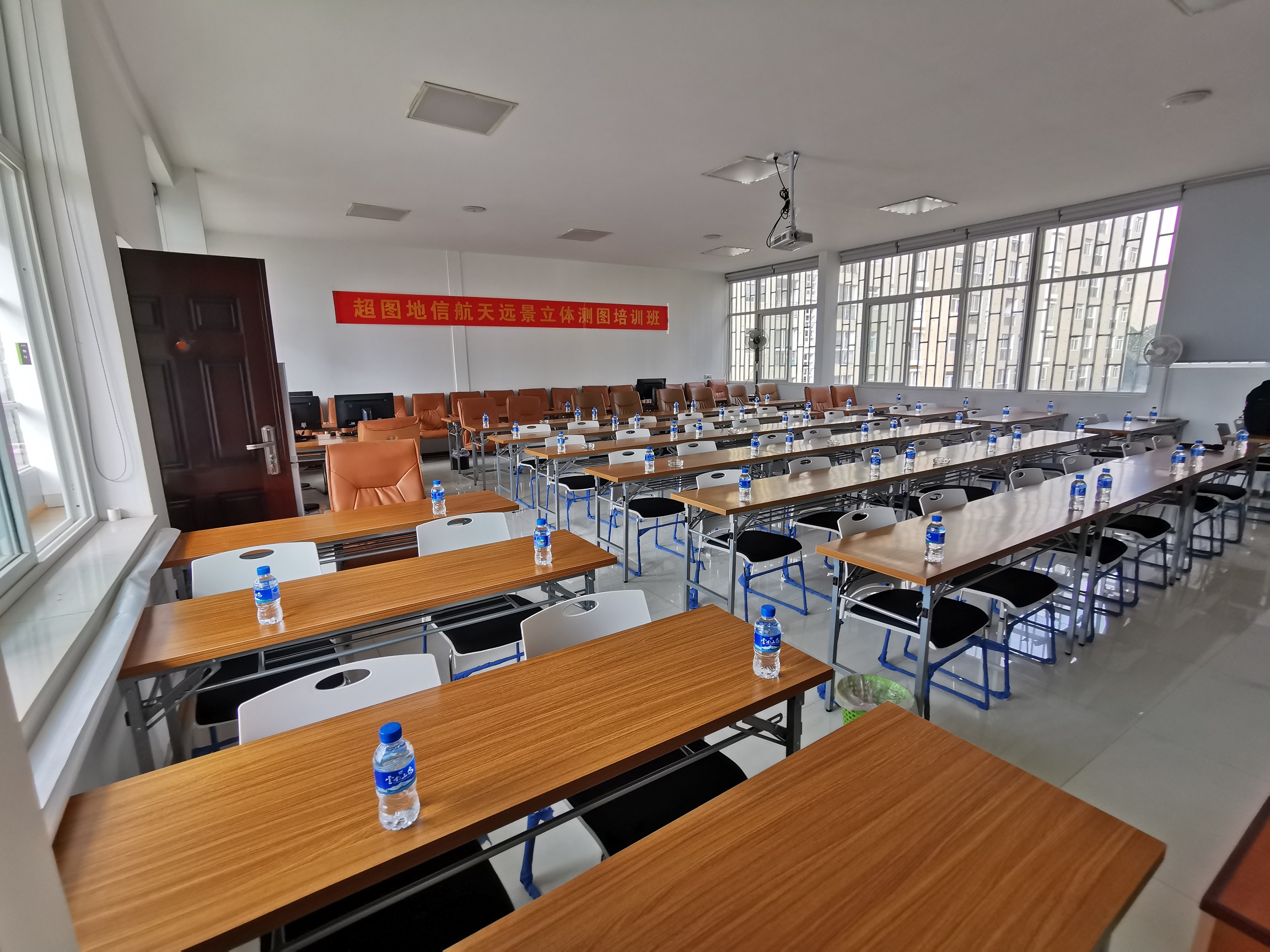 超图地信总部会议室